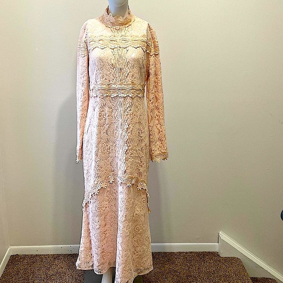 Stunning Hijab House Intricate Dusty Pink Long Dress - Picture 1 of 8
